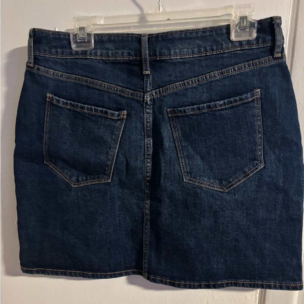 Old Navy High Rise Denim Skirt Womens 10 NWT Button Front Mini Jean Skirt
(952) - Picture 2 of 7